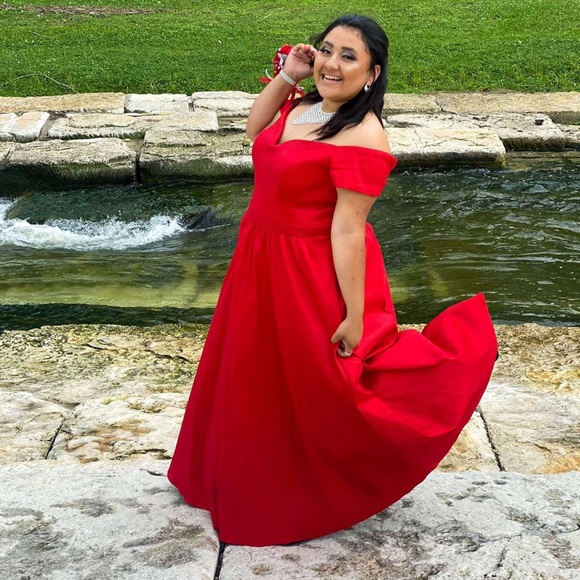 Prom - Picture 2 of 3